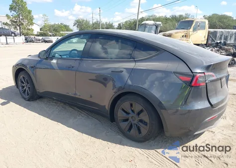 2025 Tesla Model Y Long Range Dual Motor Rear-Wheel Drive from USA, damaged, VIN 7SAYGDED3SA372602